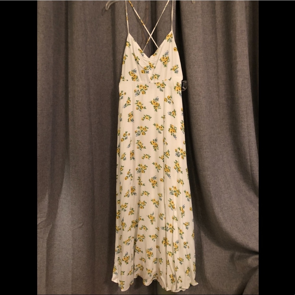 Floral pattern v-neck criss-cross strap maxi dress